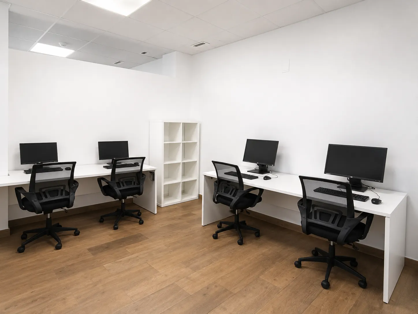 Box privado en SevillaCrew para 1–4 puestos